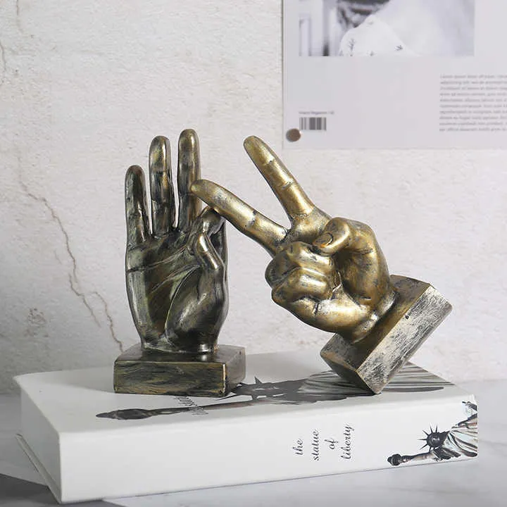 تماثيل مكتب لفتة إصبع يد منحوتة من الراتنج . Resin Hand Finger Gesture Desk Statues Sculpture for