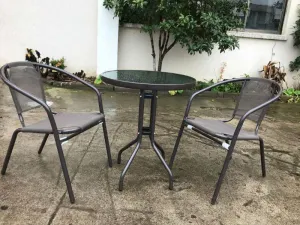 24in Patio Table   2 chairs