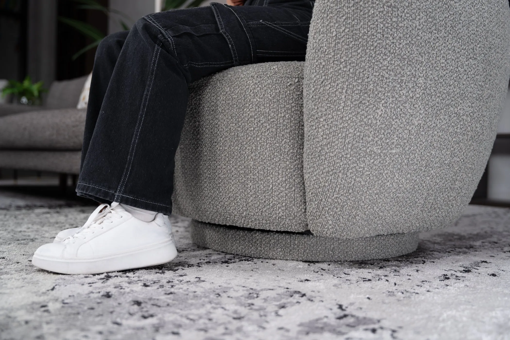 Oaks Swivel Chair